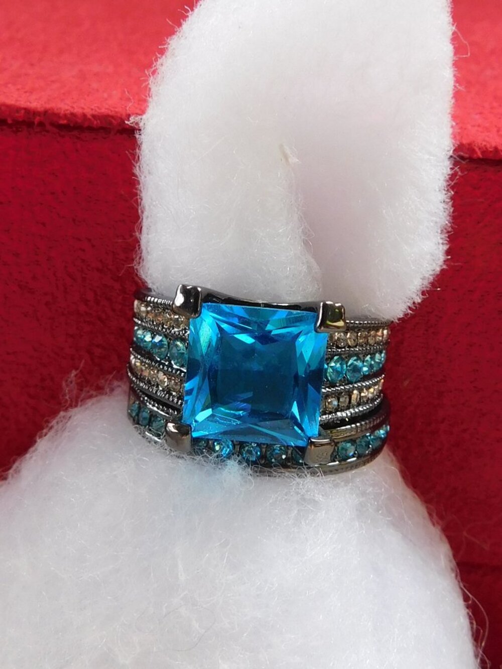 Ladies 2 Pc Striking Turquoise ring Set